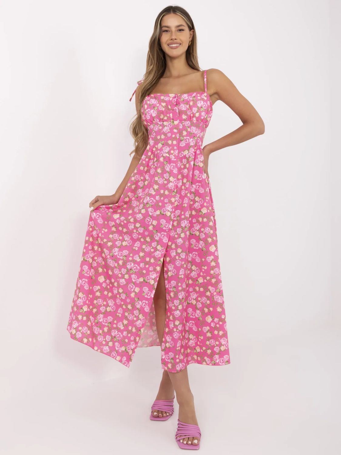 Abito rosa a campana con motivo floreale