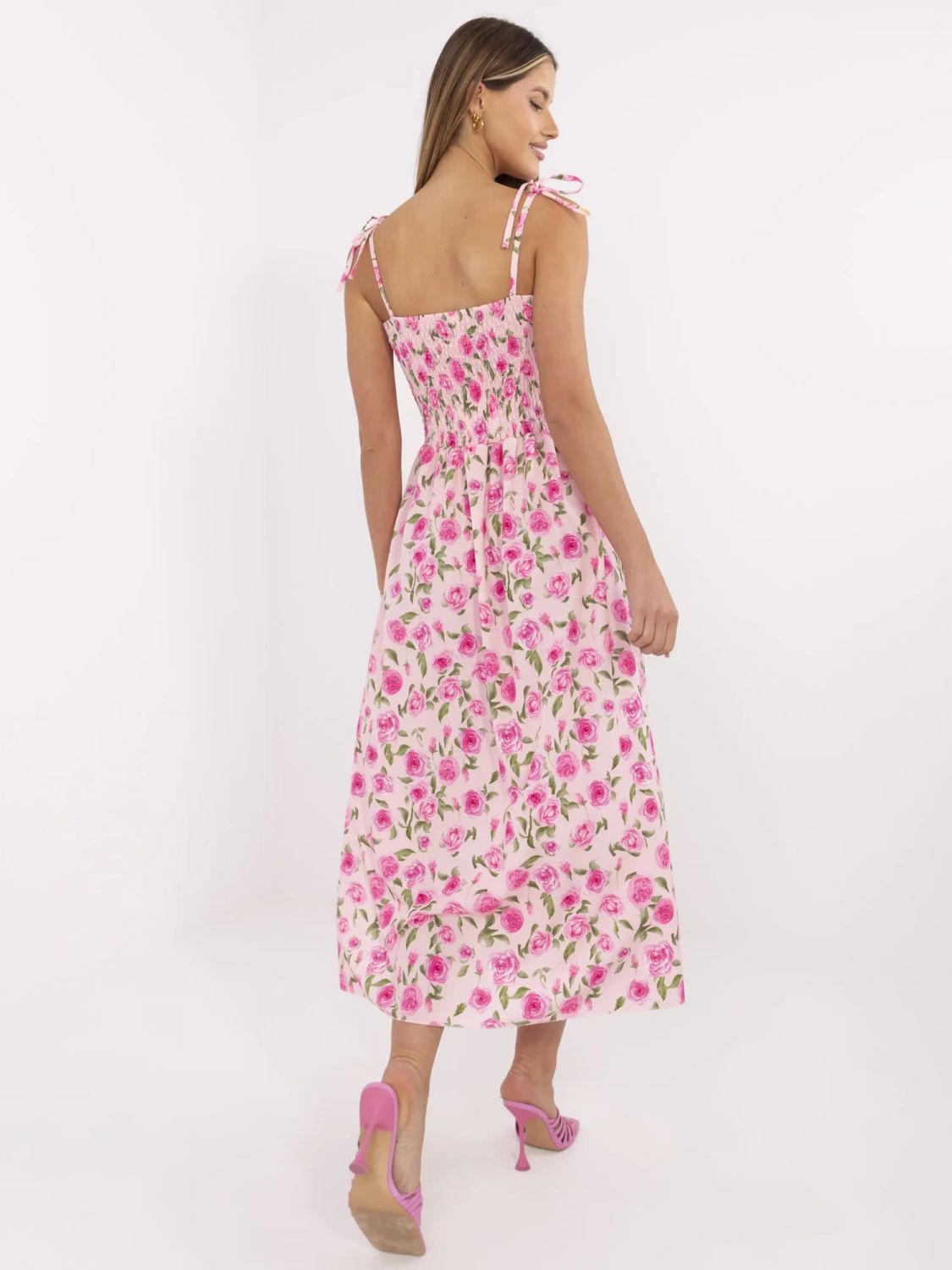 Abito rosa a campana con motivo floreale