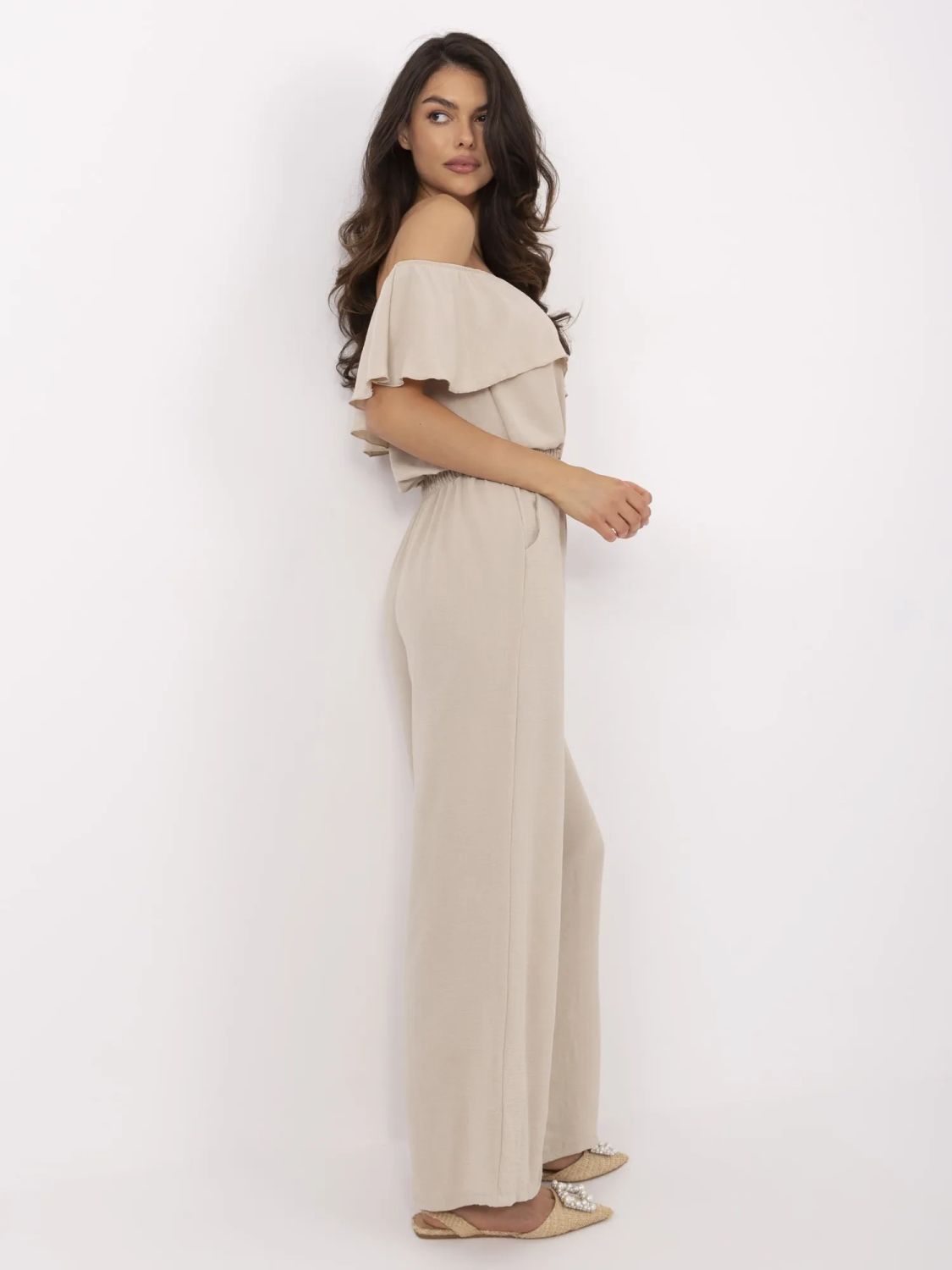 Tuta beige con volant