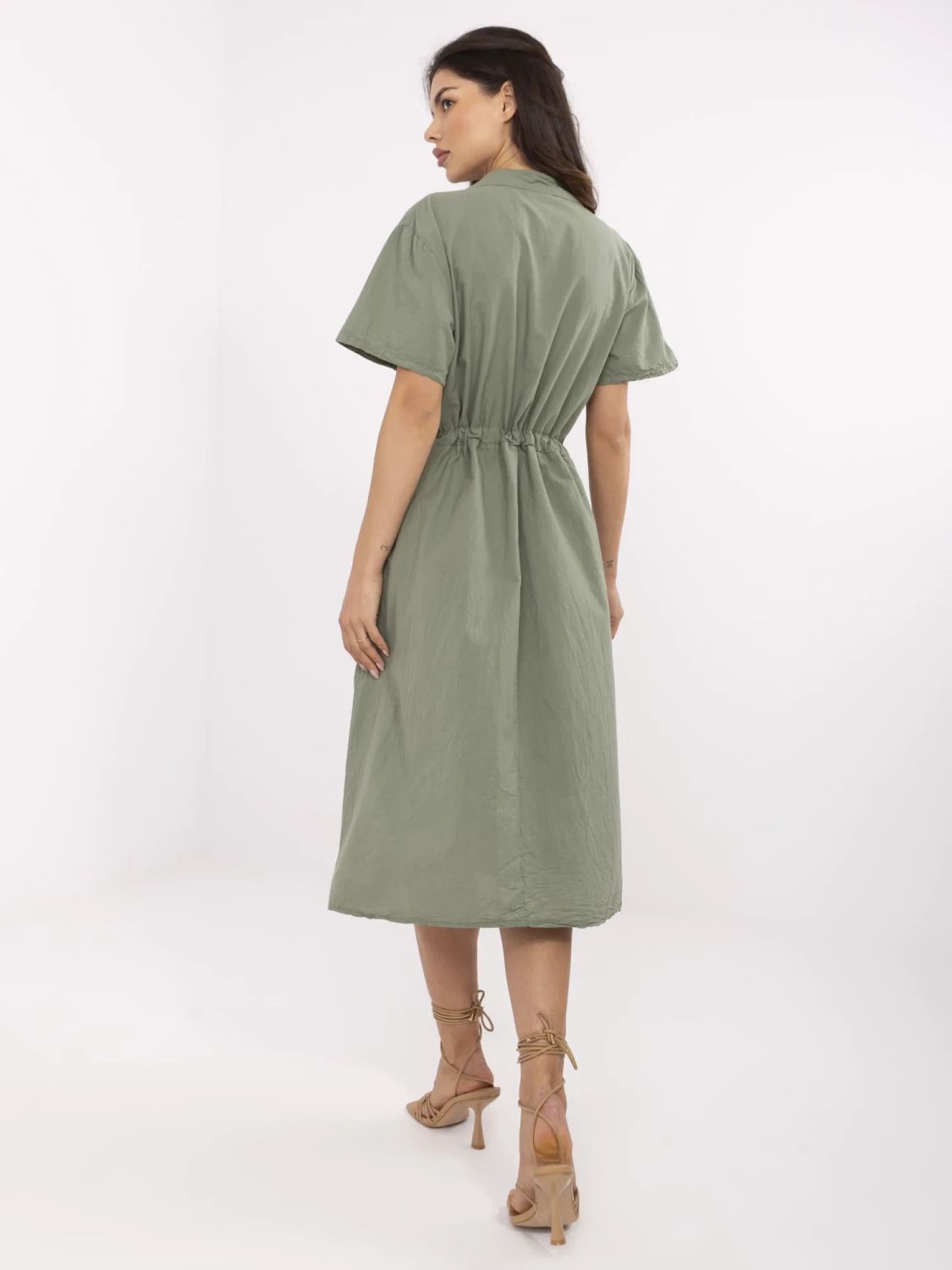 Abito khaki svasato con maniche corte
