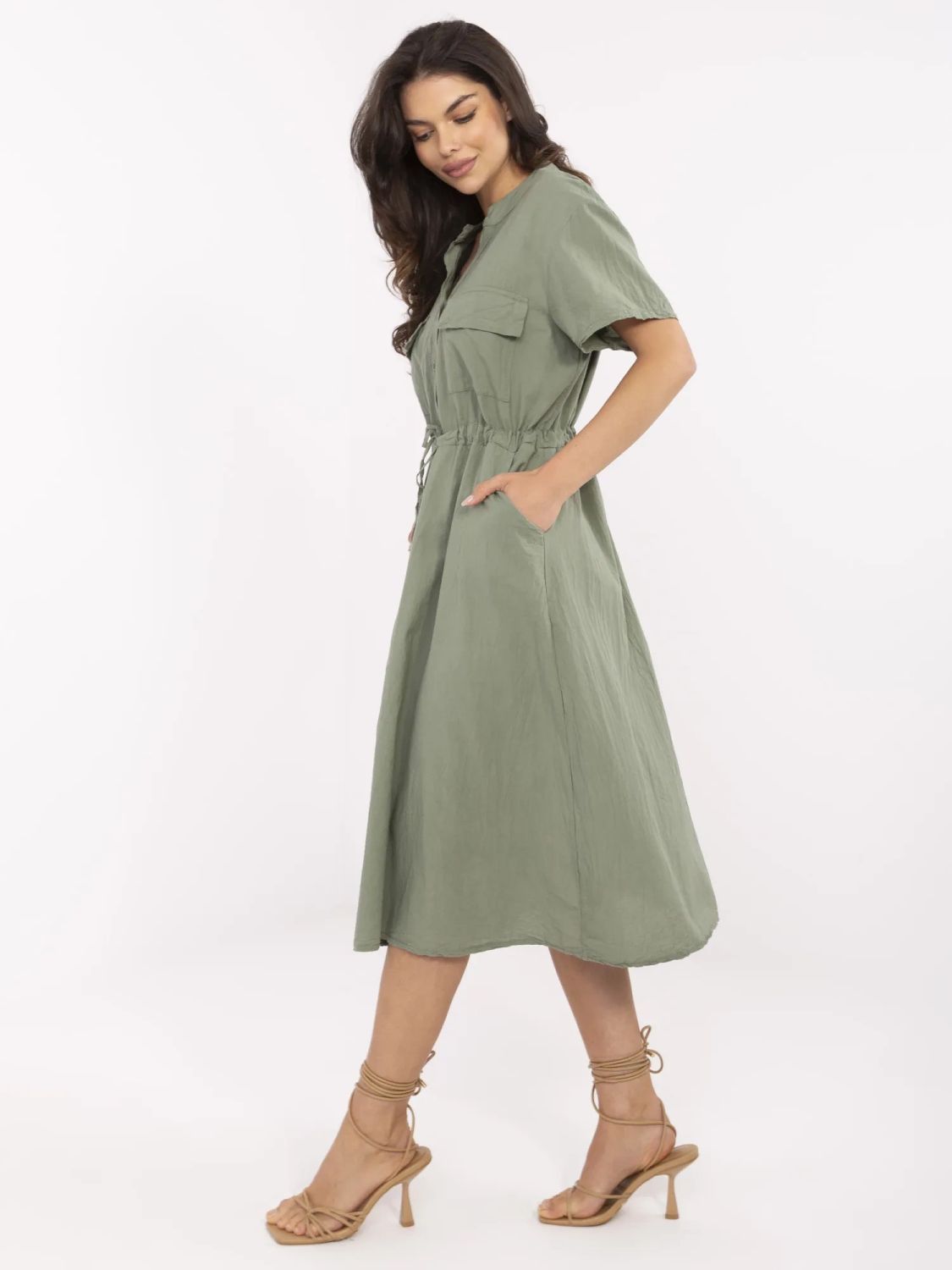 Abito khaki svasato con maniche corte
