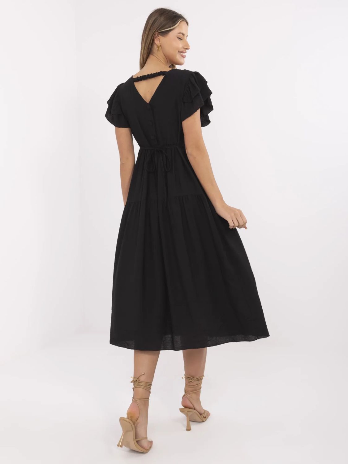 Elegante abito nero svasato