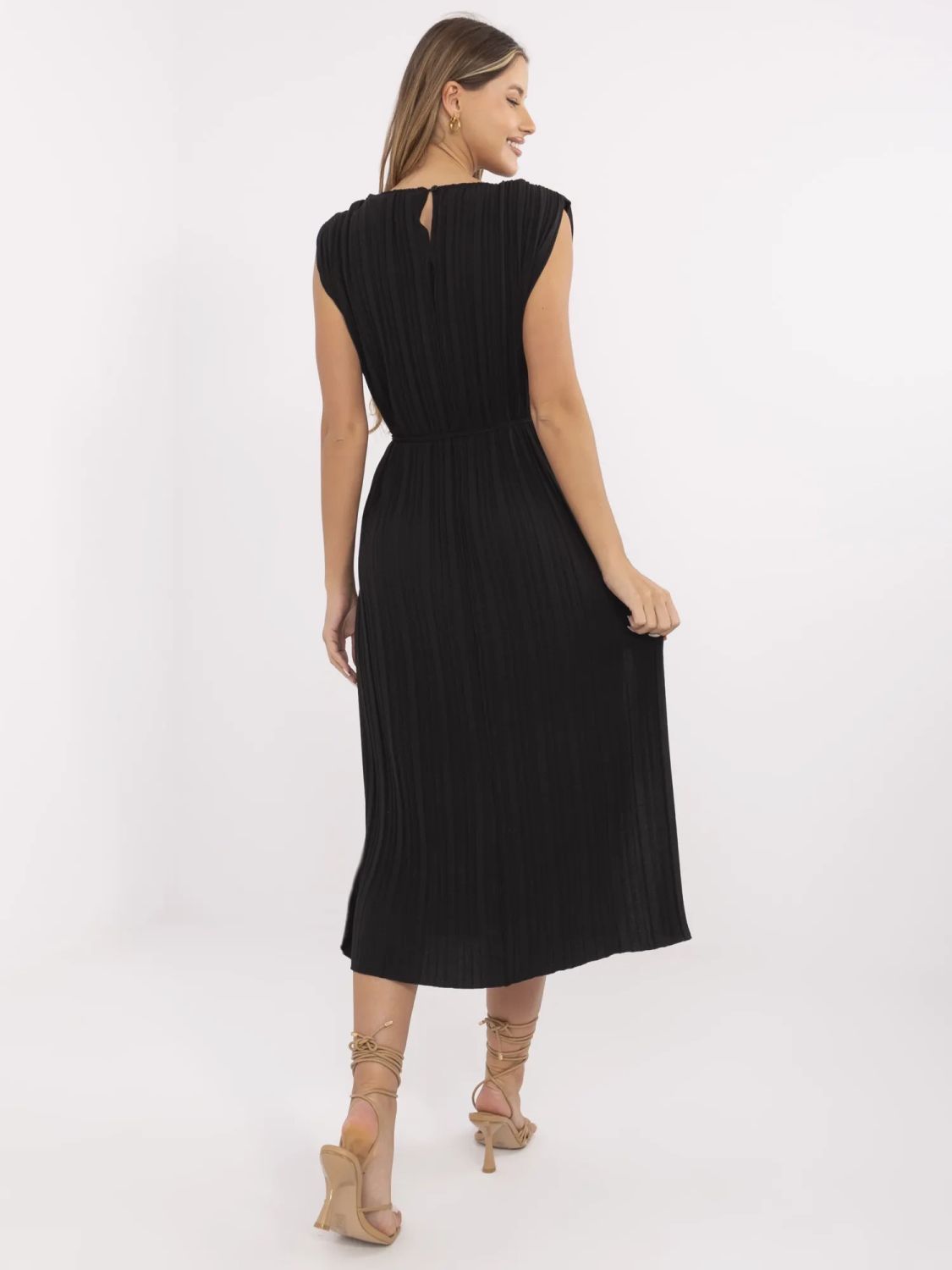 Elegantna crna lepršava haljina