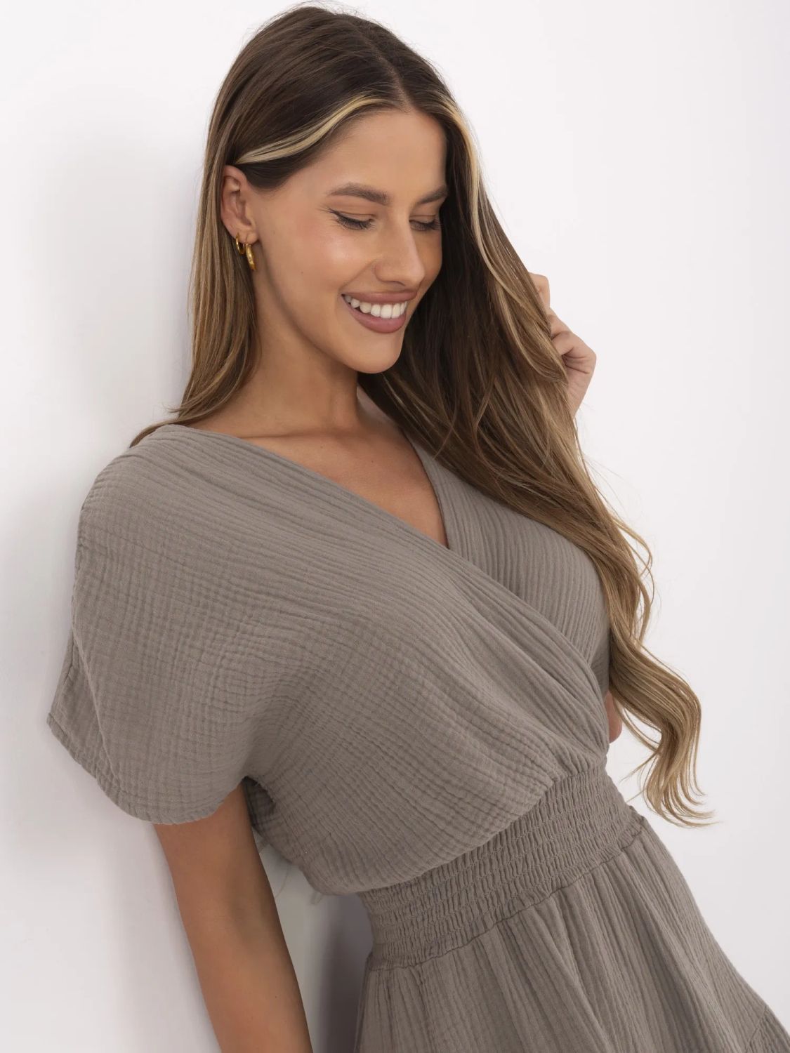 Abito beige a campana con maniche corte
