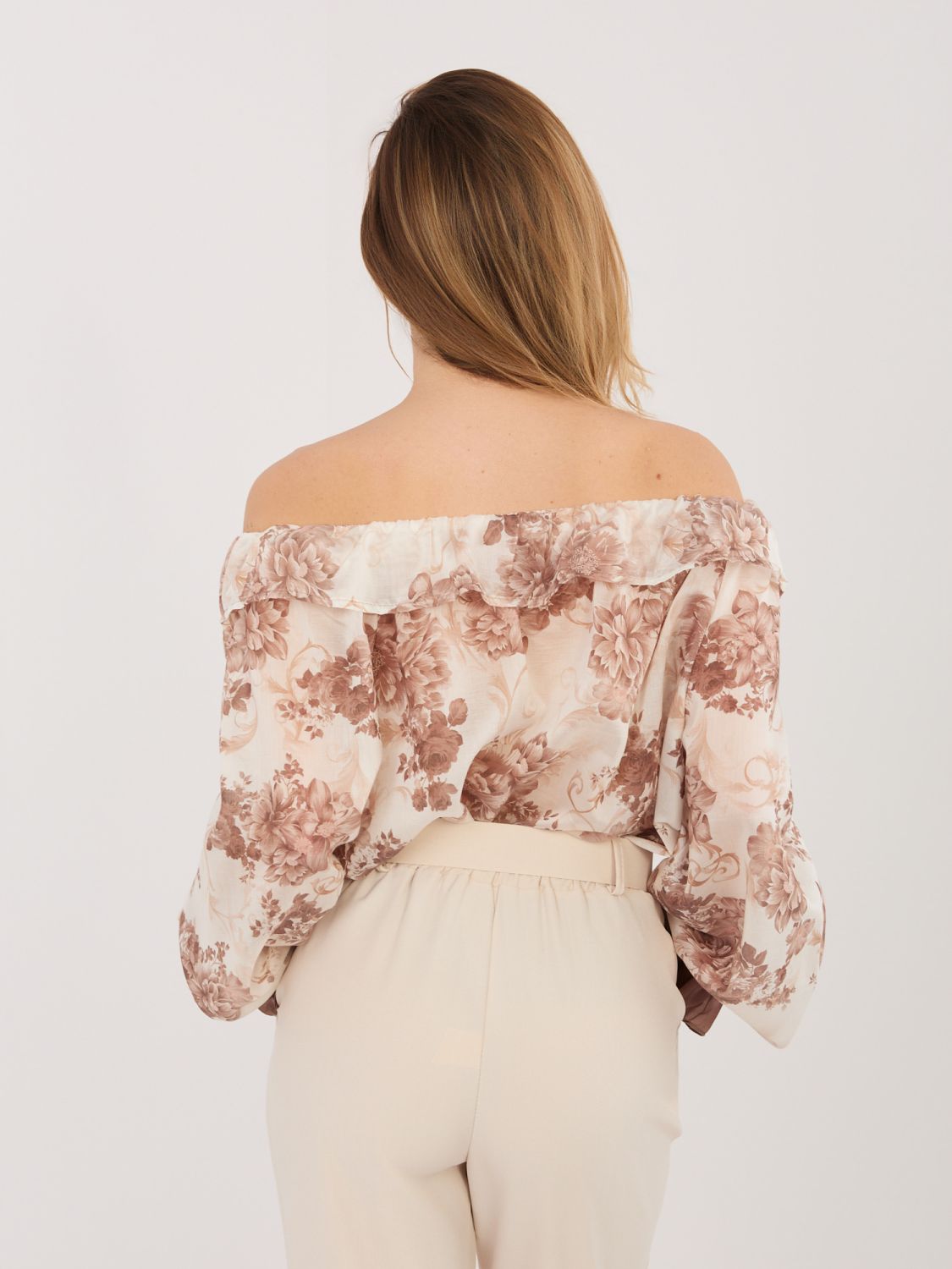 Blusa beige con stampa floreale e spalle scoperte