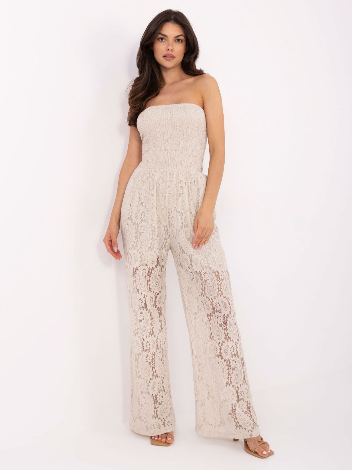Salopette beige in pizzo