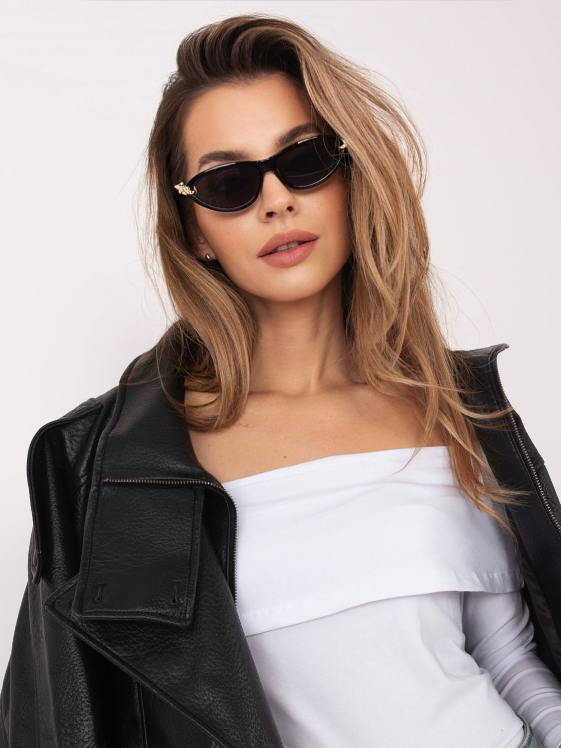 Blusa bianca con spalle scoperte e maniche 3/4