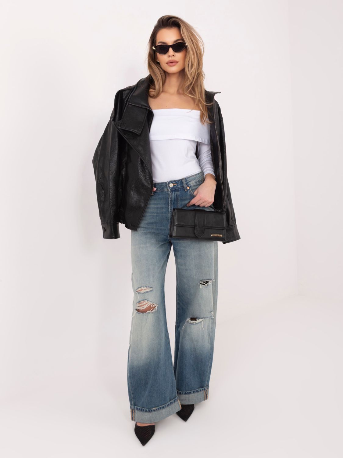 Blusa bianca con spalle scoperte e maniche 3/4