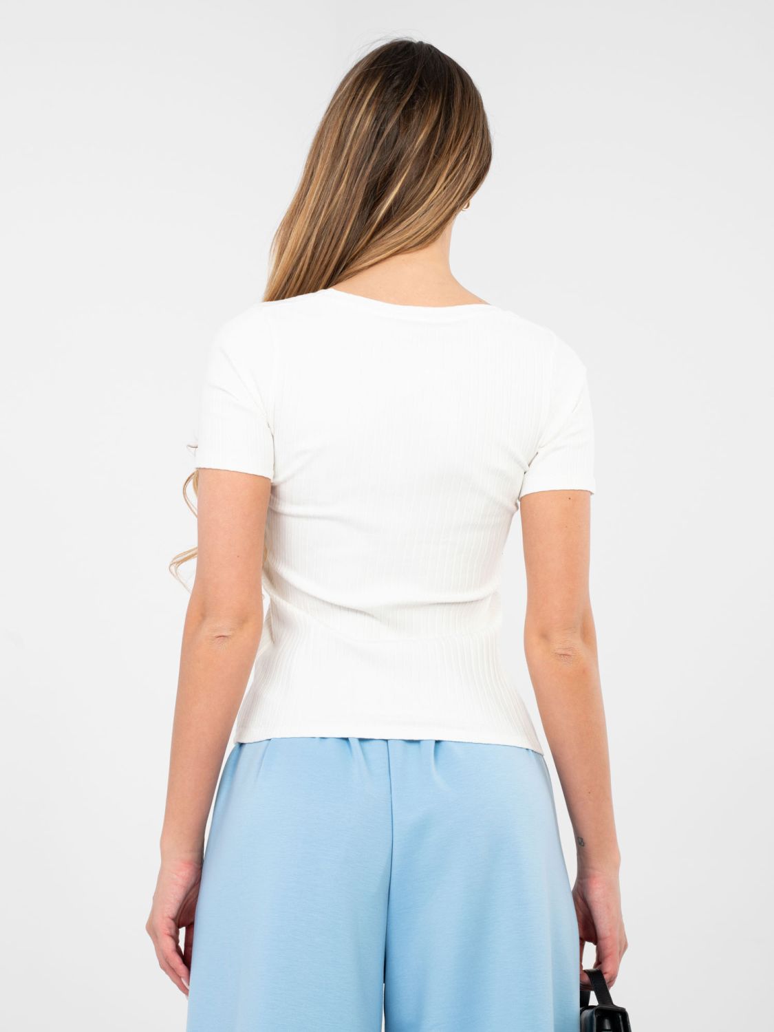 Blusa bianca in cotone a costine con maniche corte