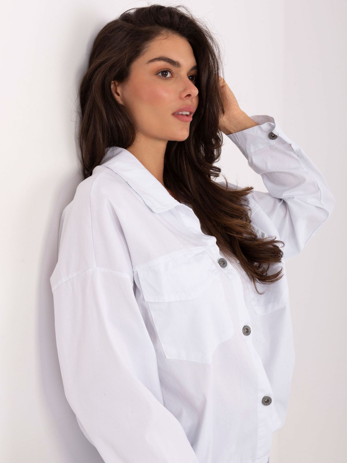 Camicia bianca in cotone con tasche