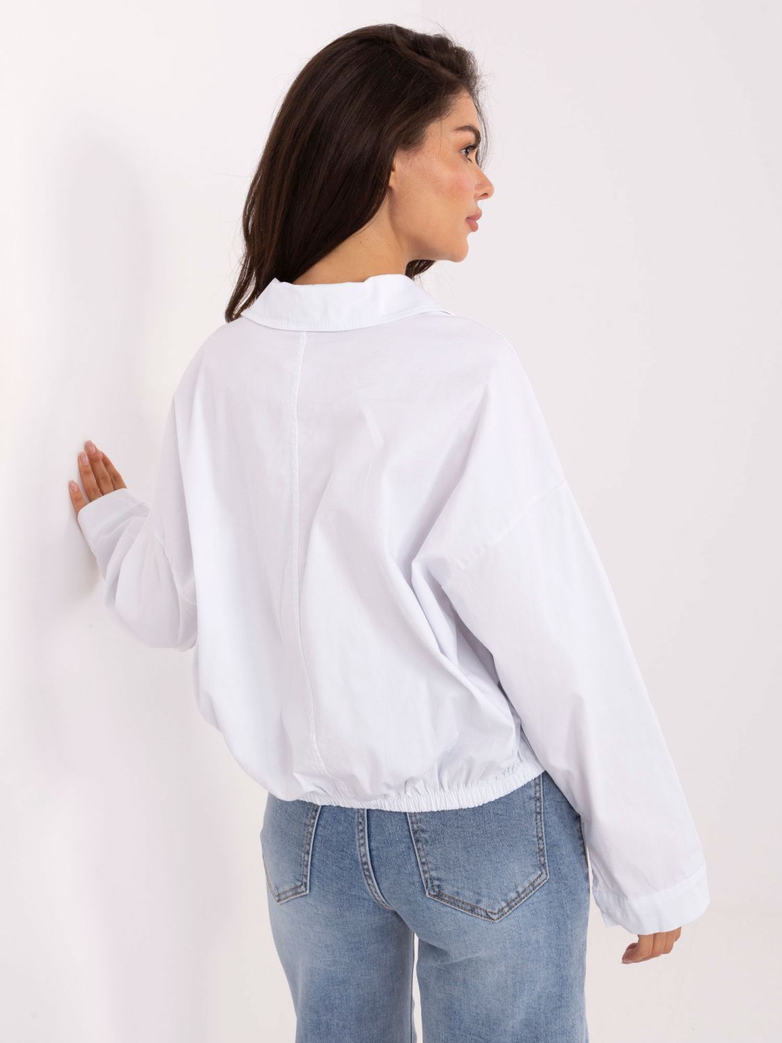 Camicia bianca in cotone con tasche