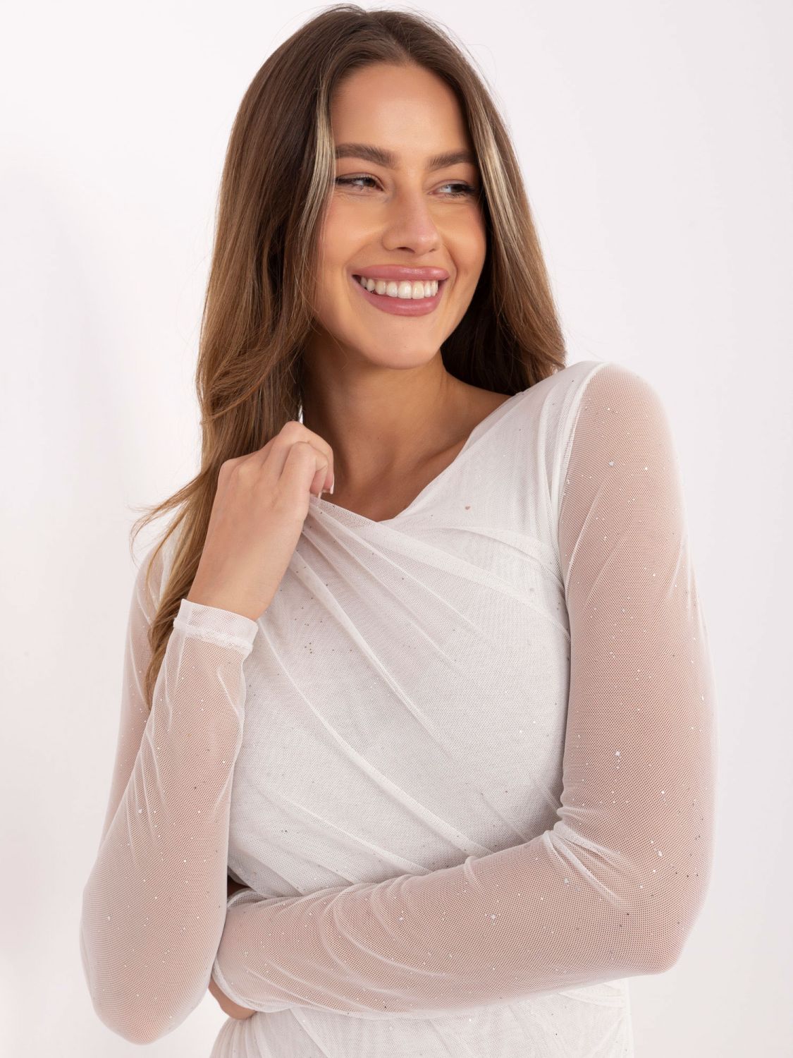Elegantni bijeli body s aplikacijom i dugim rukavima