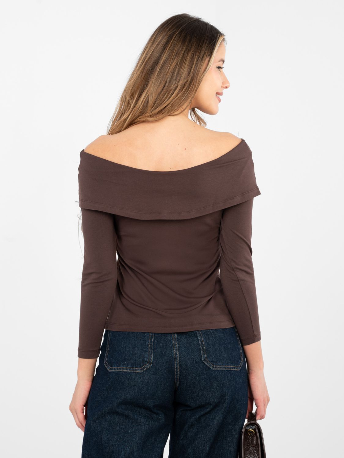 Blusa marrone con spalle scoperte e maniche 3/4