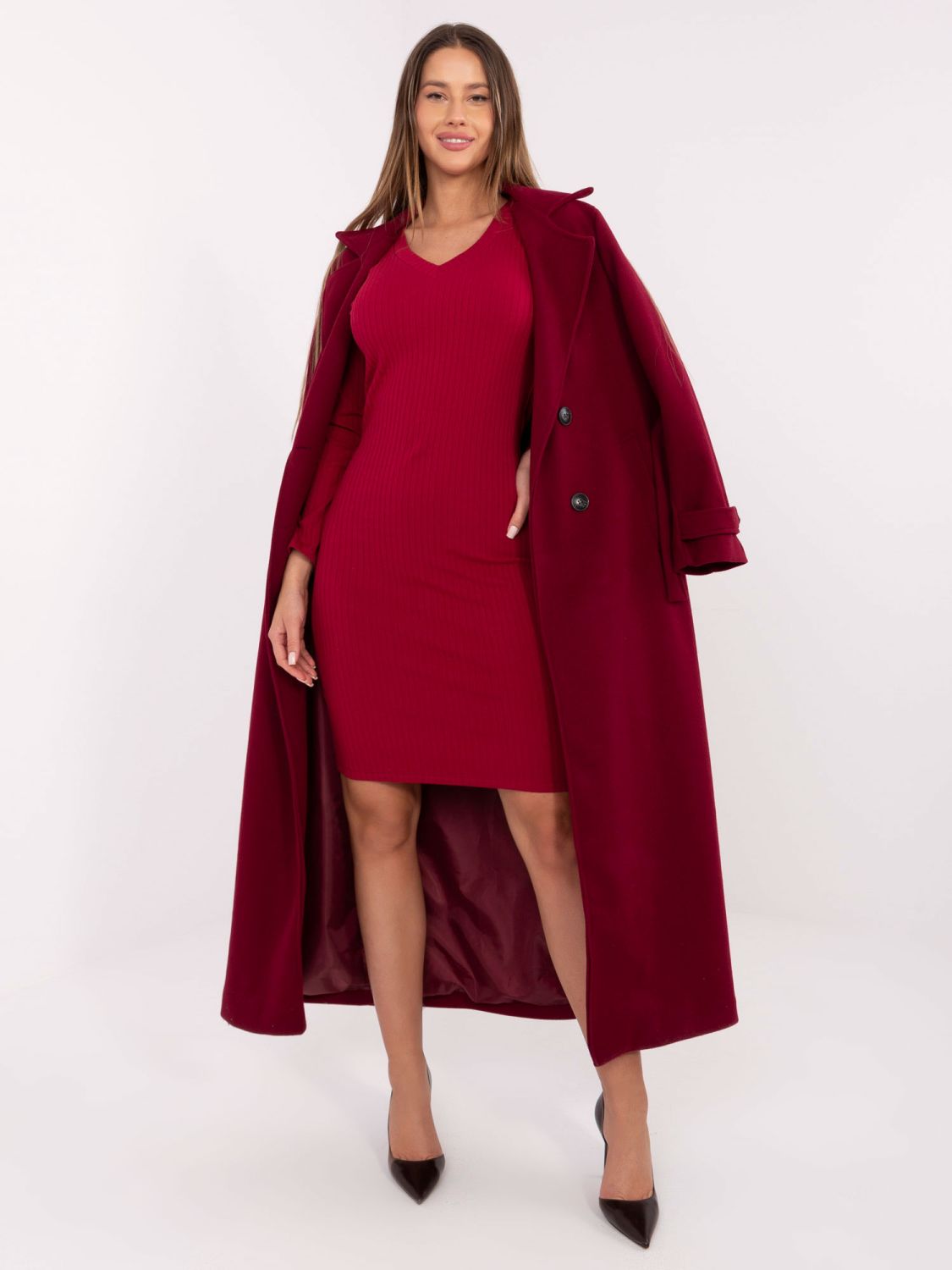 Abito tubino bordeaux a costine con maniche lunghe e scollo a V