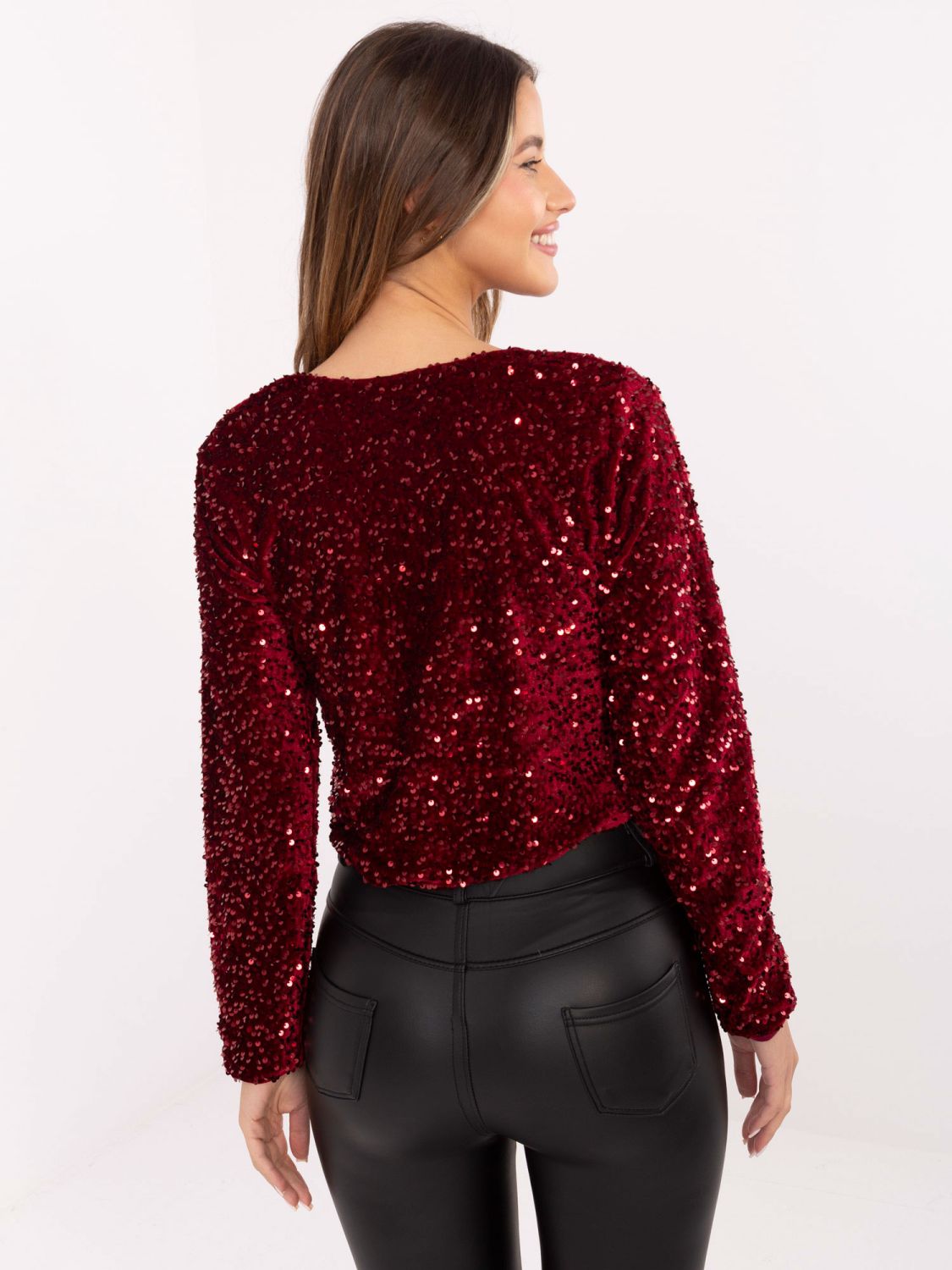 Elegante cardigan corto bordeaux con paillettes e fodera