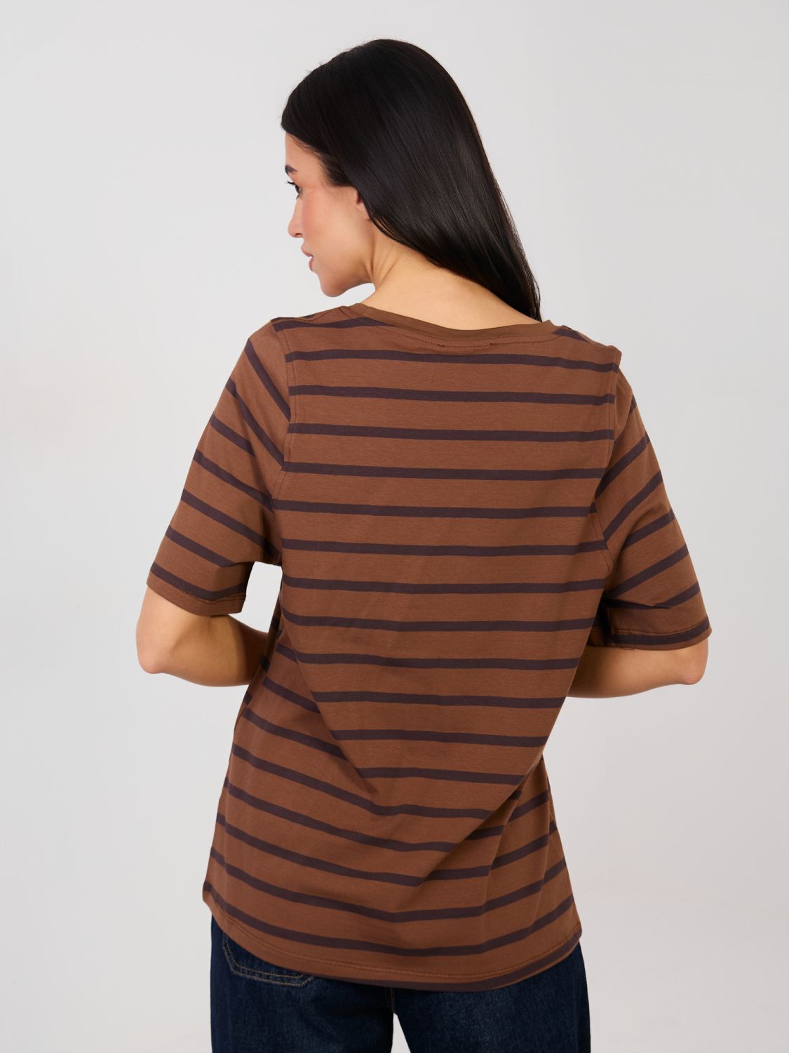 T-shirt marrone a righe in cotone con maniche corte