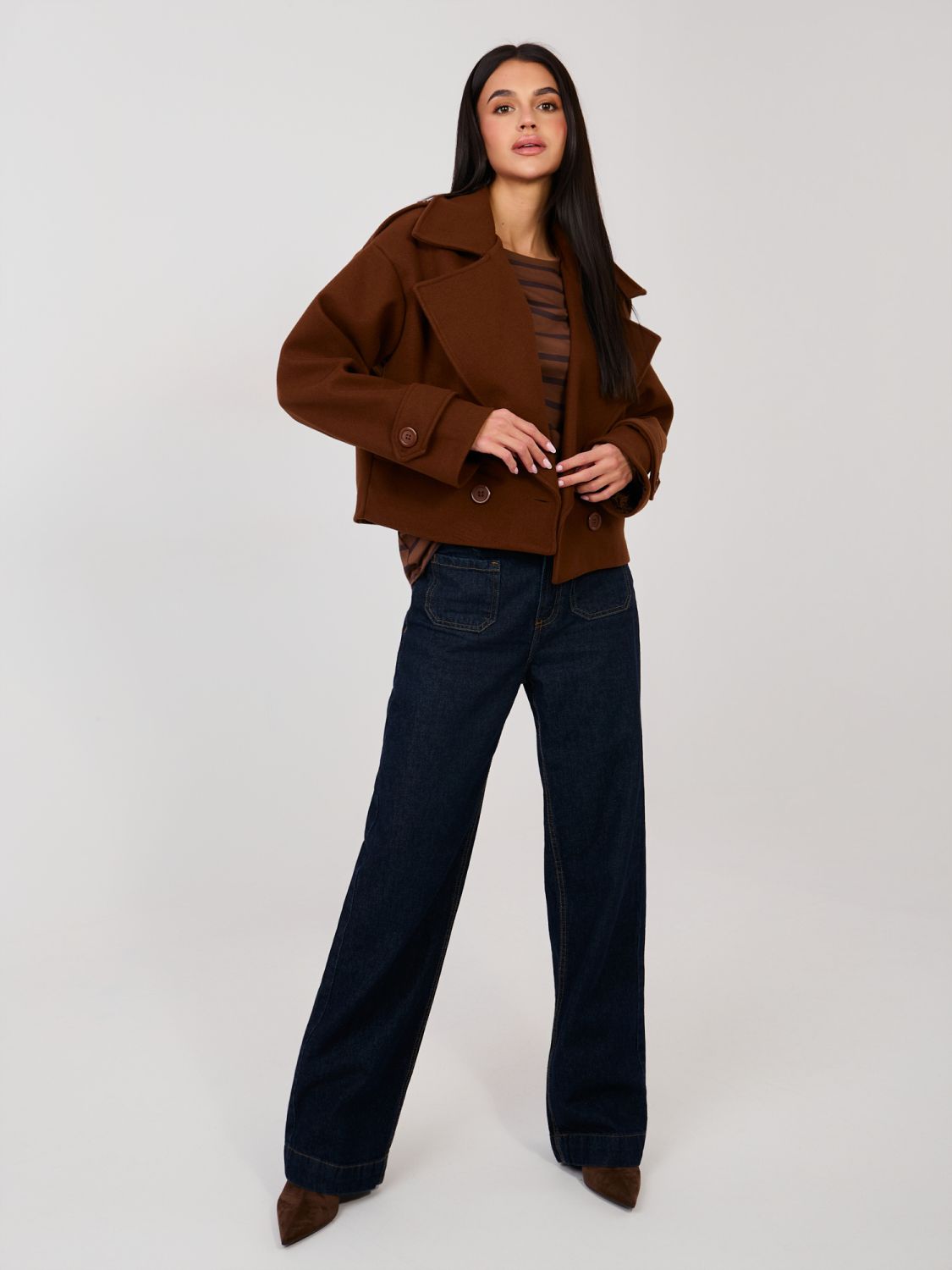 T-shirt marrone a righe in cotone con maniche corte