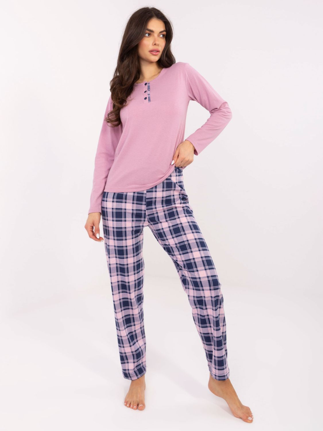 Ženska pidžama s dugim rukavima u ružičastoj boji s kariranim uzorkom