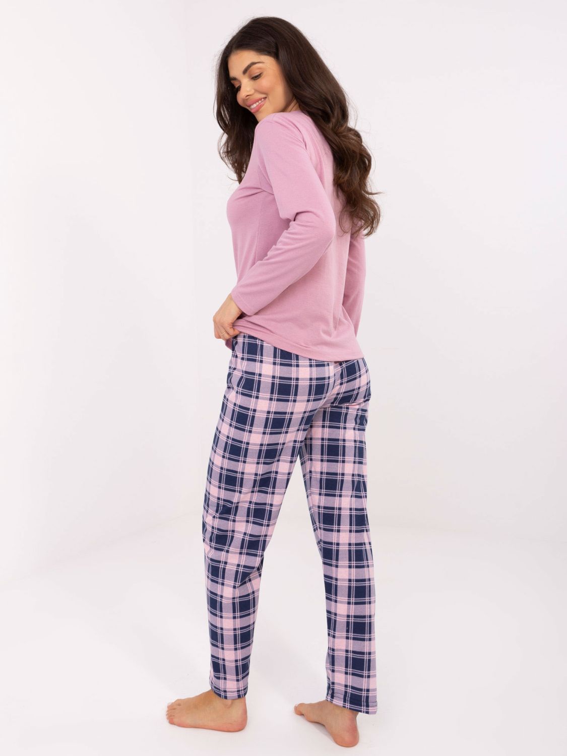 Ženska pidžama s dugim rukavima u ružičastoj boji s kariranim uzorkom
