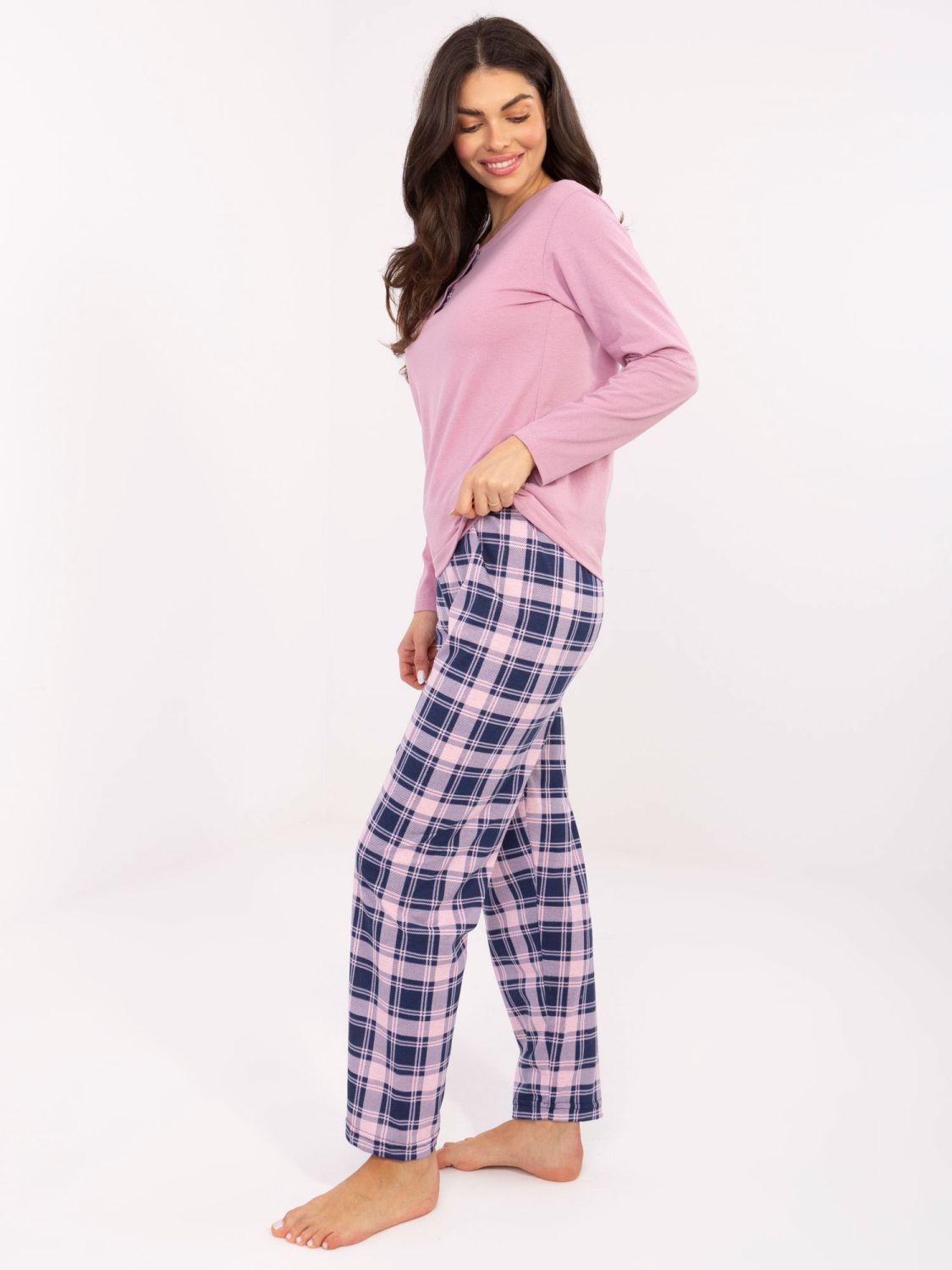 Ženska pidžama s dugim rukavima u ružičastoj boji s kariranim uzorkom