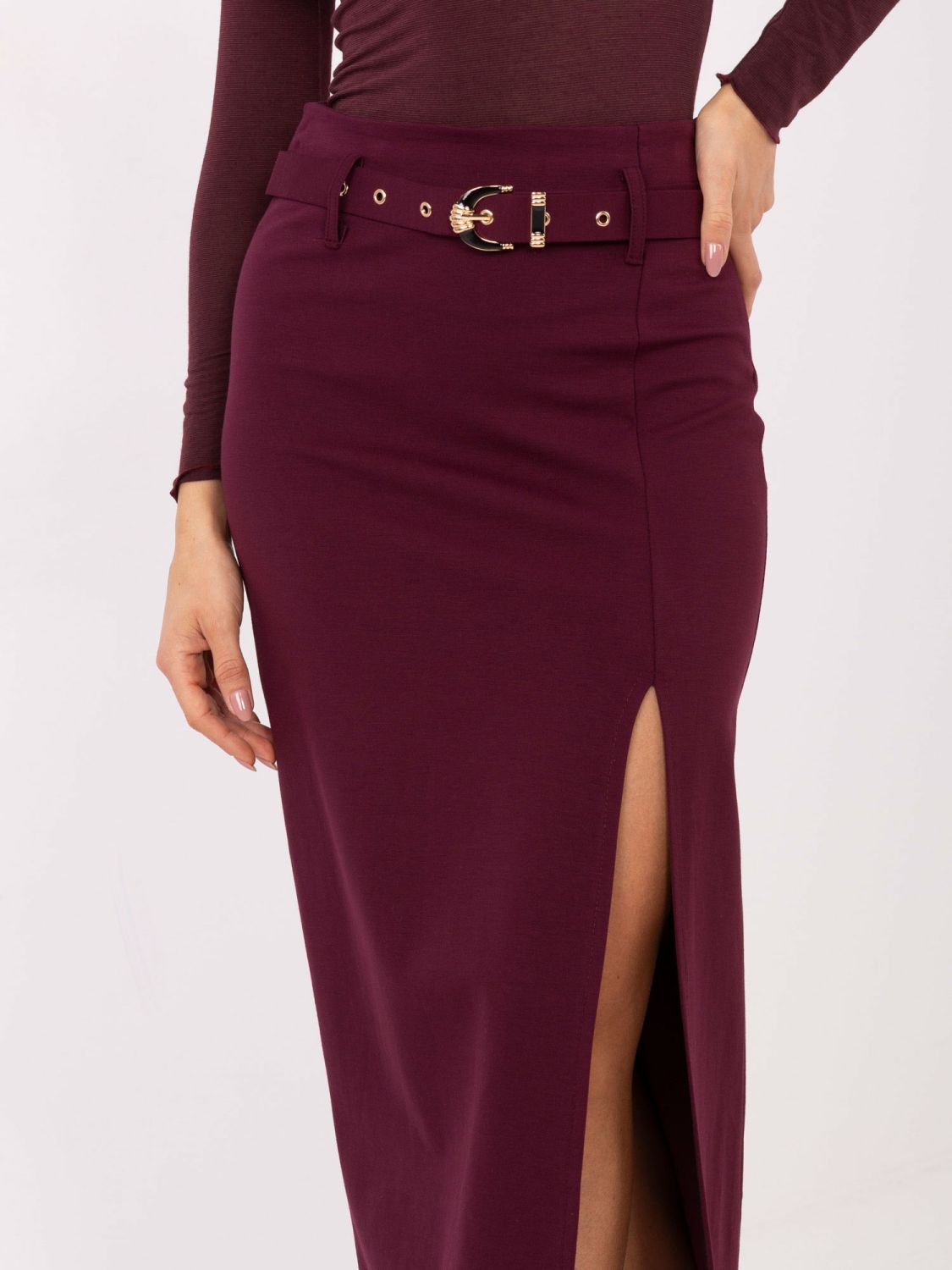 Gonna midi elegante bordeaux con cintura