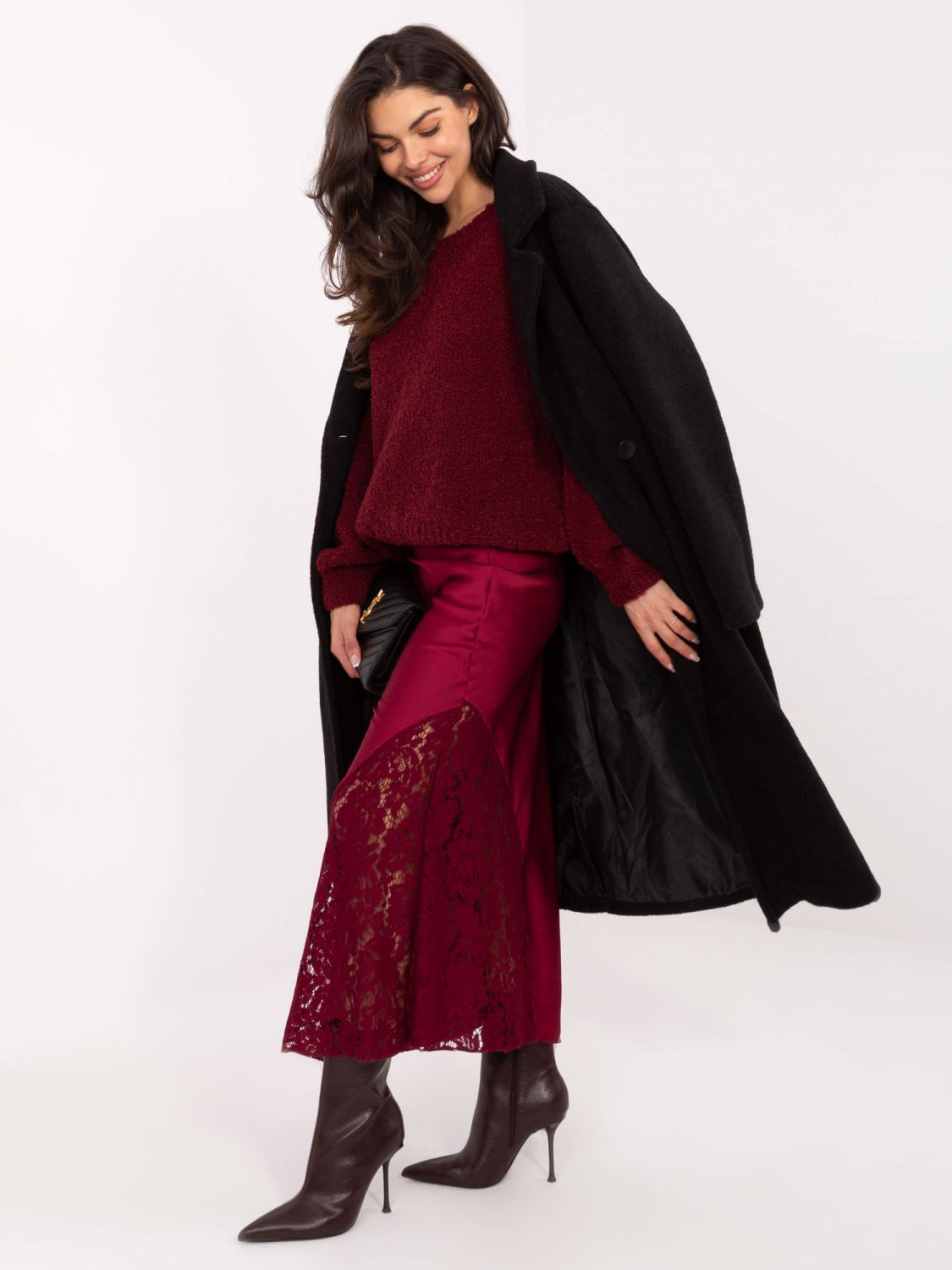 Elegantna crvena midi suknja s čipkom