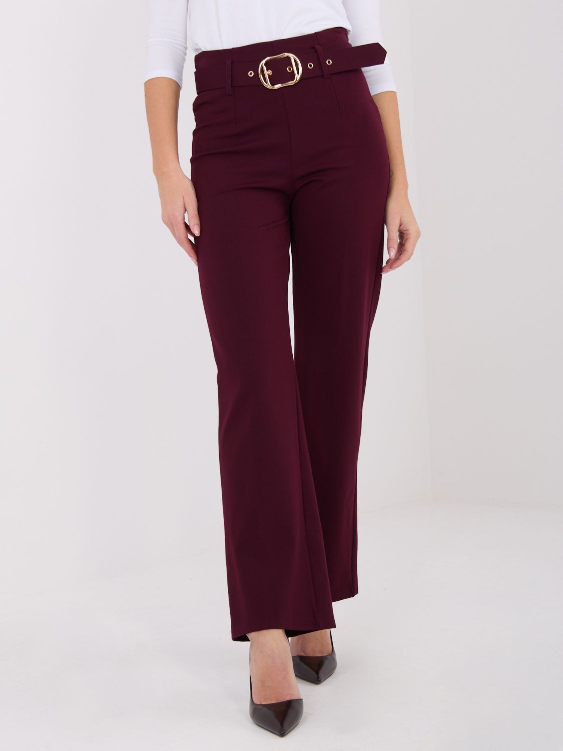 Eleganti pantaloni bordeaux a vita alta con cintura