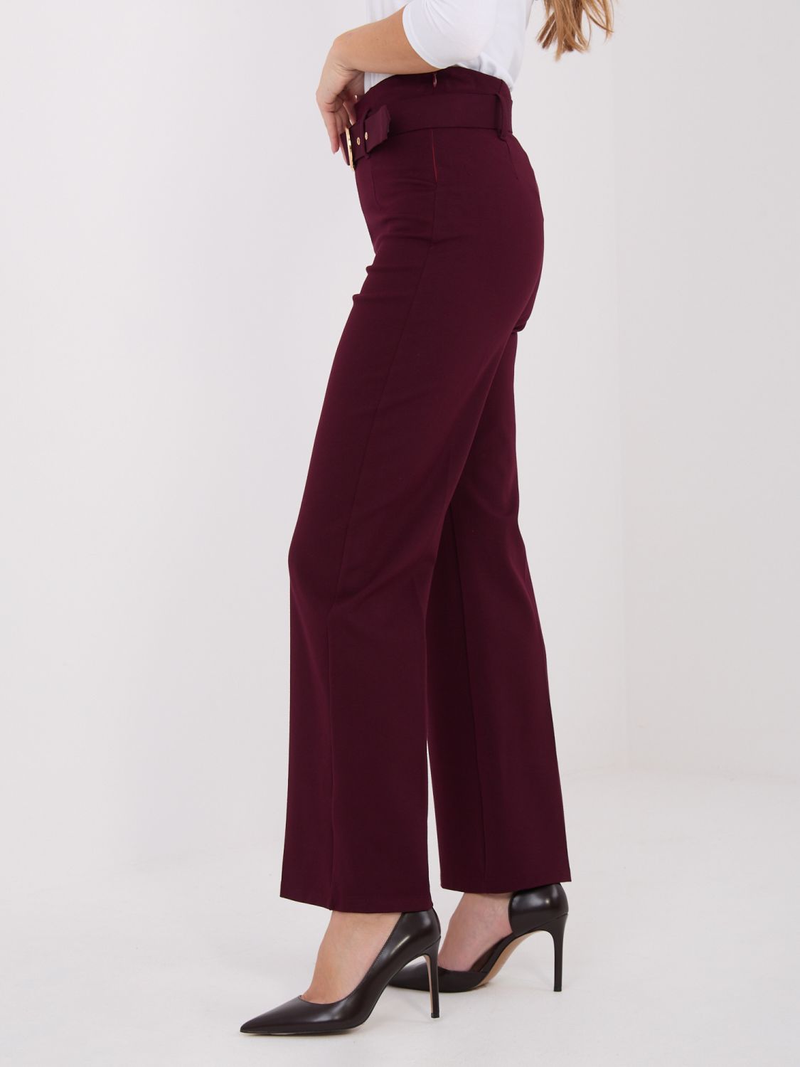 Eleganti pantaloni bordeaux a vita alta con cintura