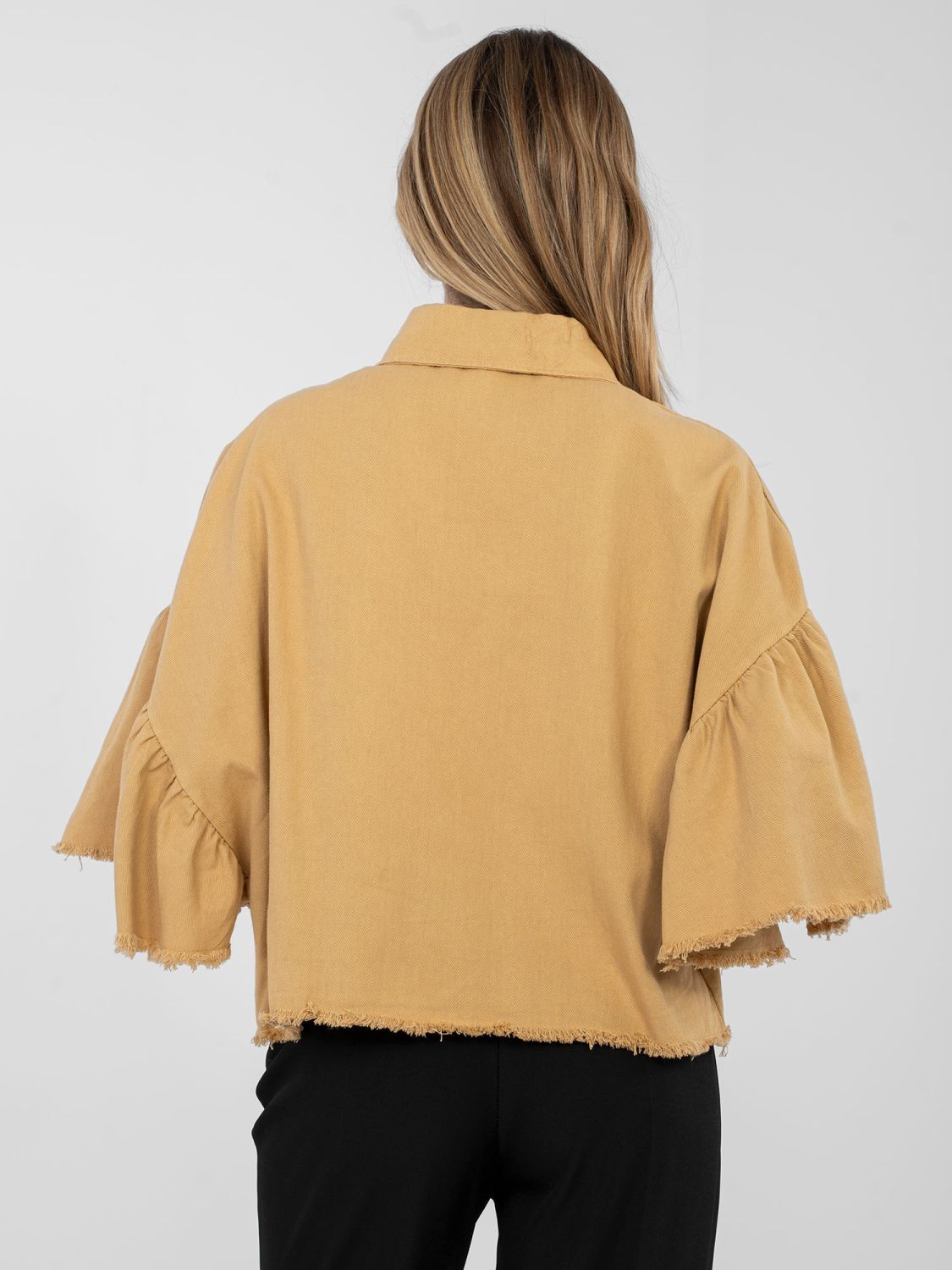 Kratka smeđa pamučna jakna s volanom i 3/4 rukavima