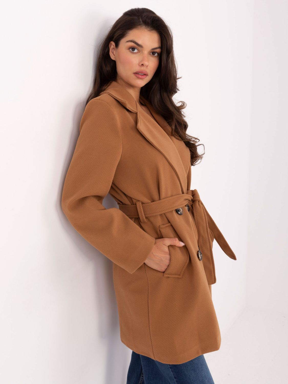 Elegantni prijelazni kaput u camel boji