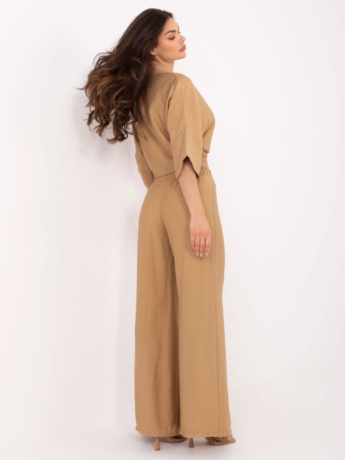 Elegantni komplet u camel boji
