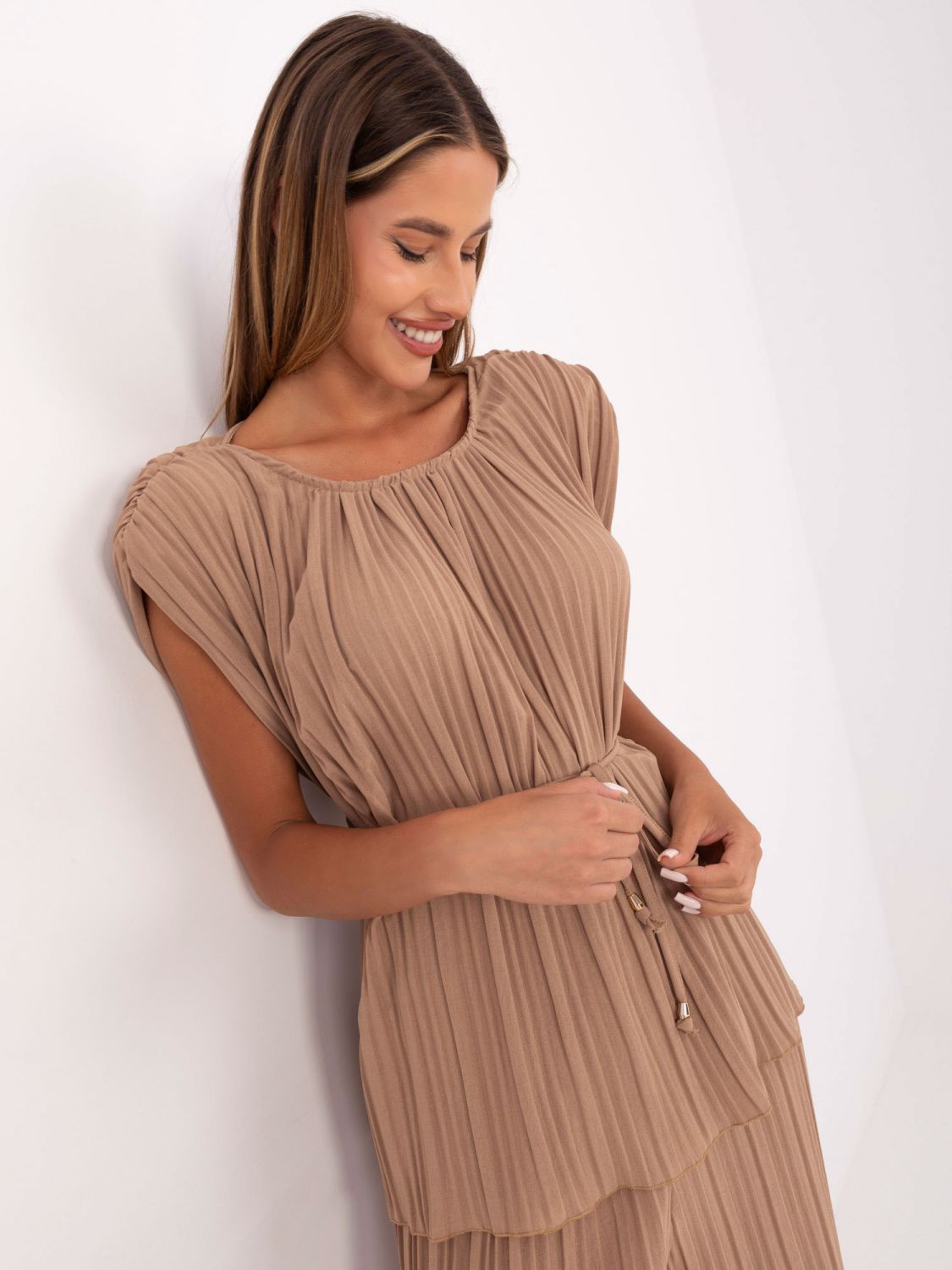 Completo elegante color camel