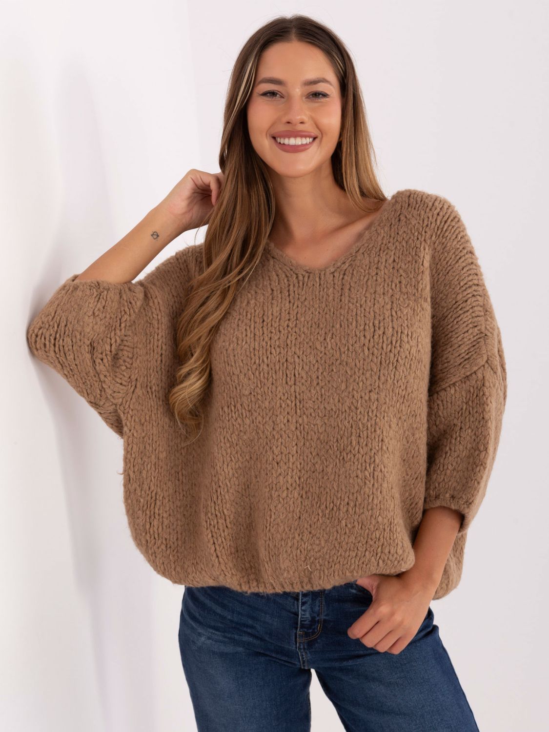 Maglione camel elegante con maniche 3/4
