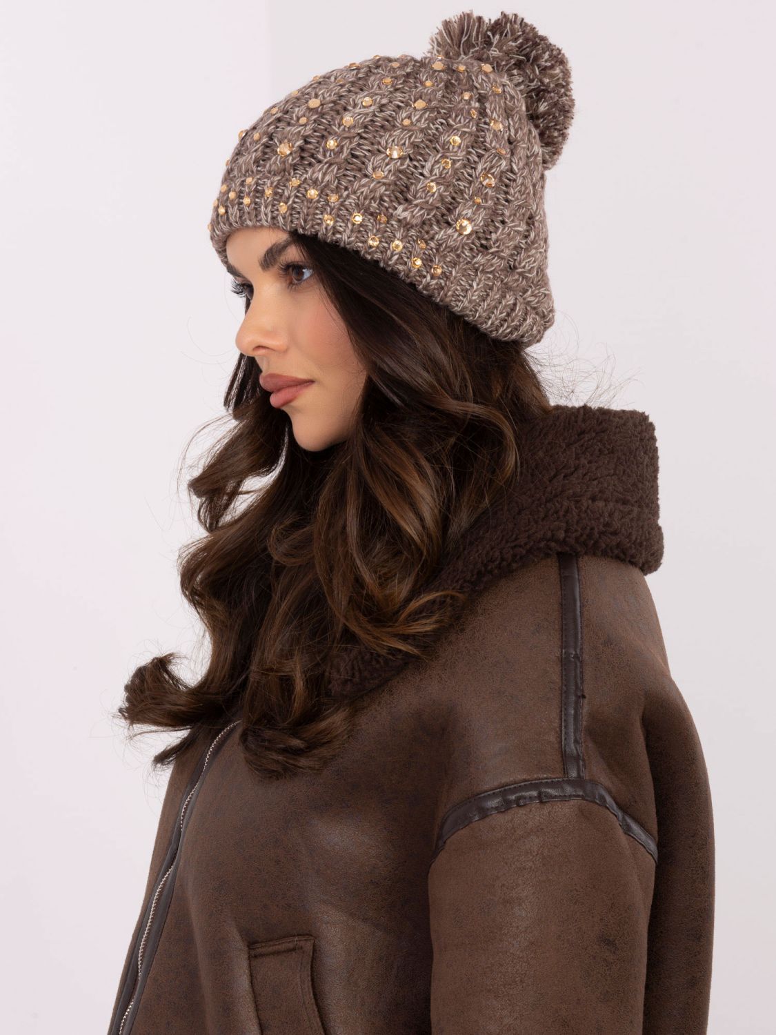 Cappello invernale beige con applicazione