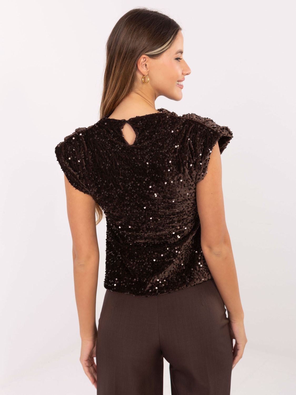Elegantna smeđa bluza s aplikacijom od šljokica
