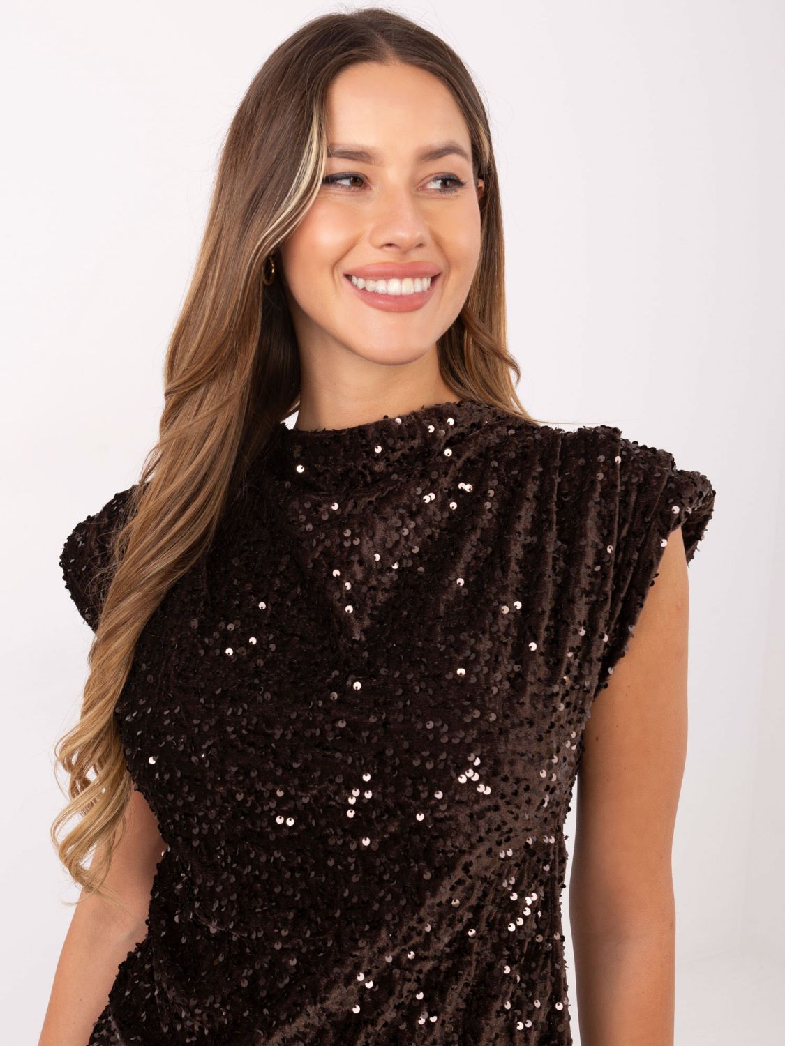 Elegantna smeđa bluza s aplikacijom od šljokica