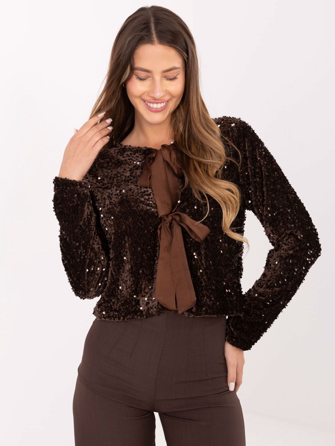 Cardigan corto elegante con paillettes e fodera, marrone