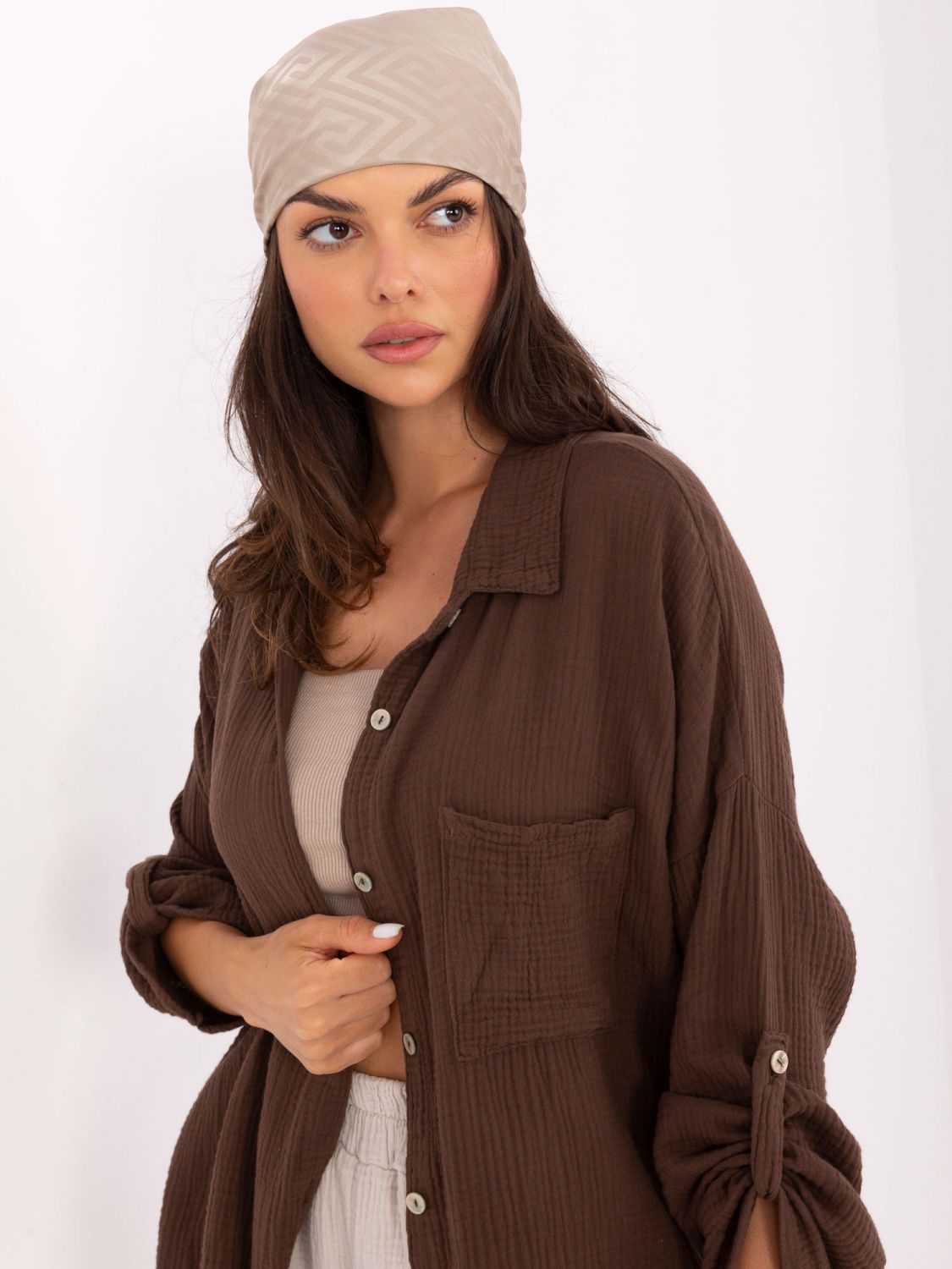 Elegante camicia marrone a maniche lunghe