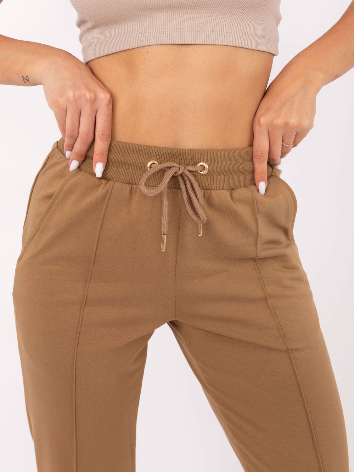 Pantaloni sportivi eleganti in colore camel