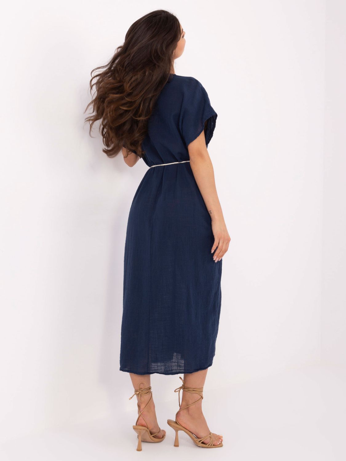 Abito estivo oversize blu con cintura e tasche