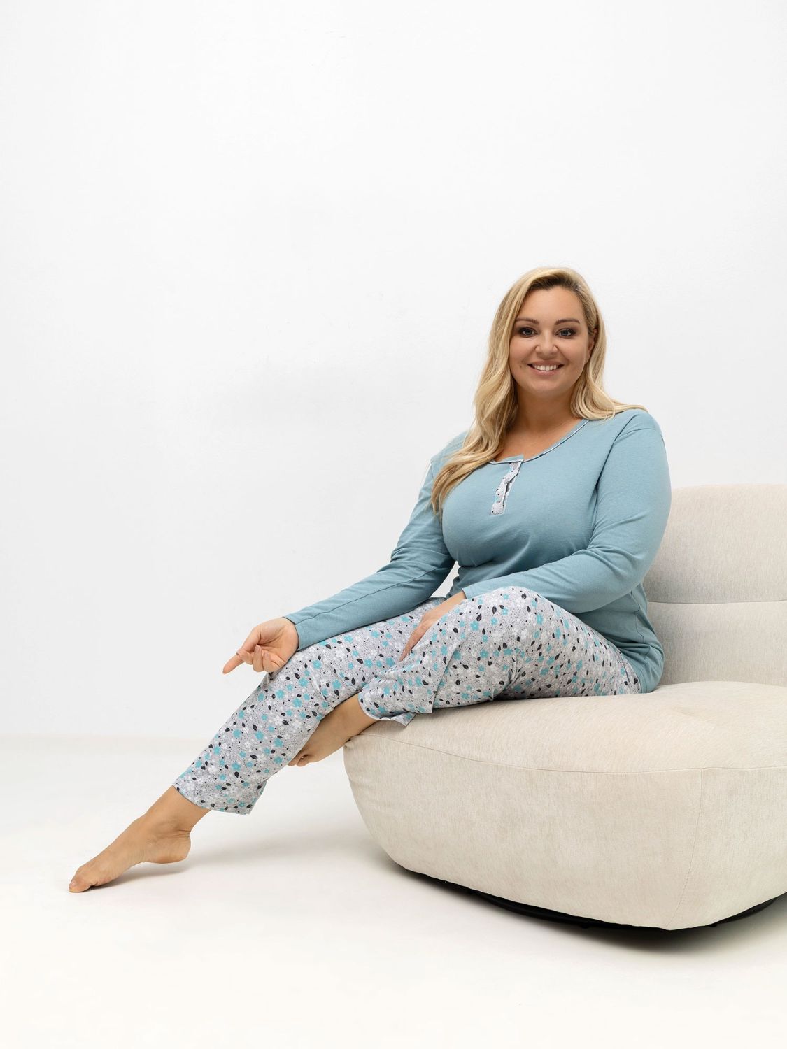 Ženska pamučna pidžama s cvjetnim uzorkom i gumbima