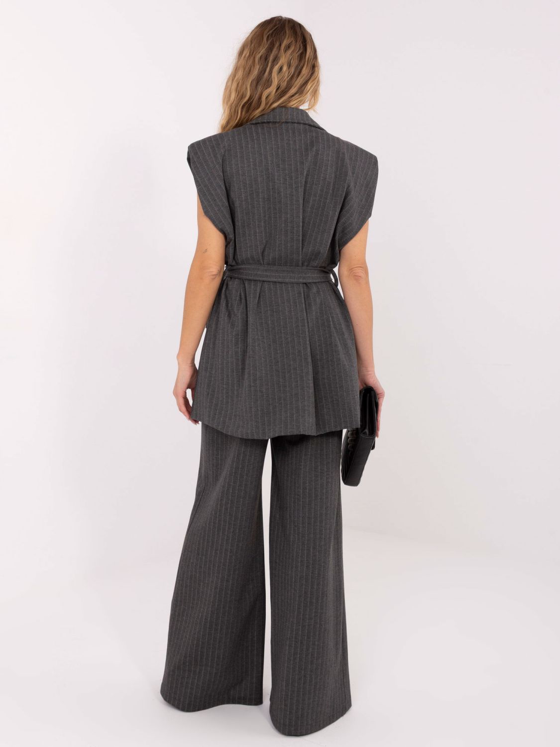 Gilet elegante grigio a righe con cintura