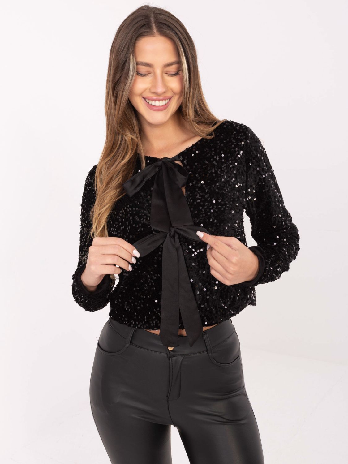 Cardigan corto elegante nero con paillettes e fodera