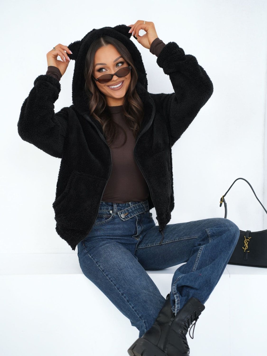 Crna hoodica s patentnim zatvaračem