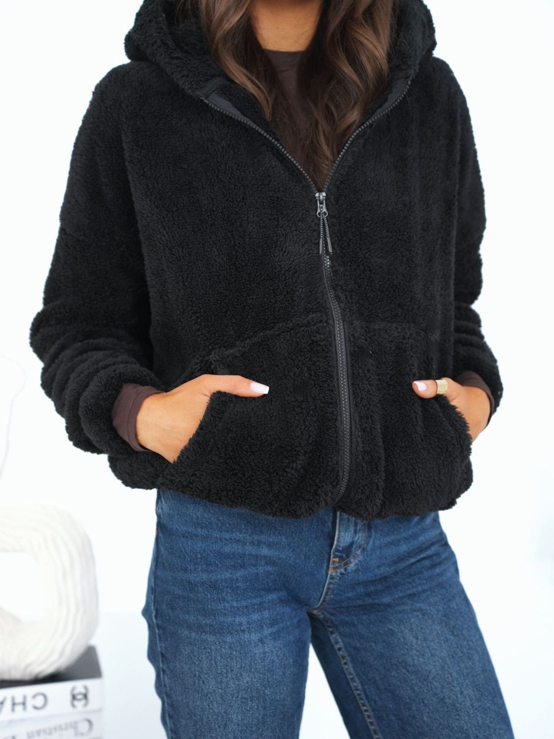 Crna hoodica s patentnim zatvaračem