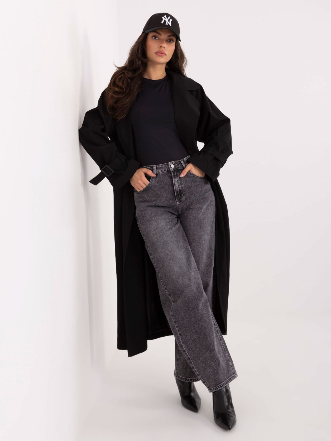 Blusa nera liscia a manica corta