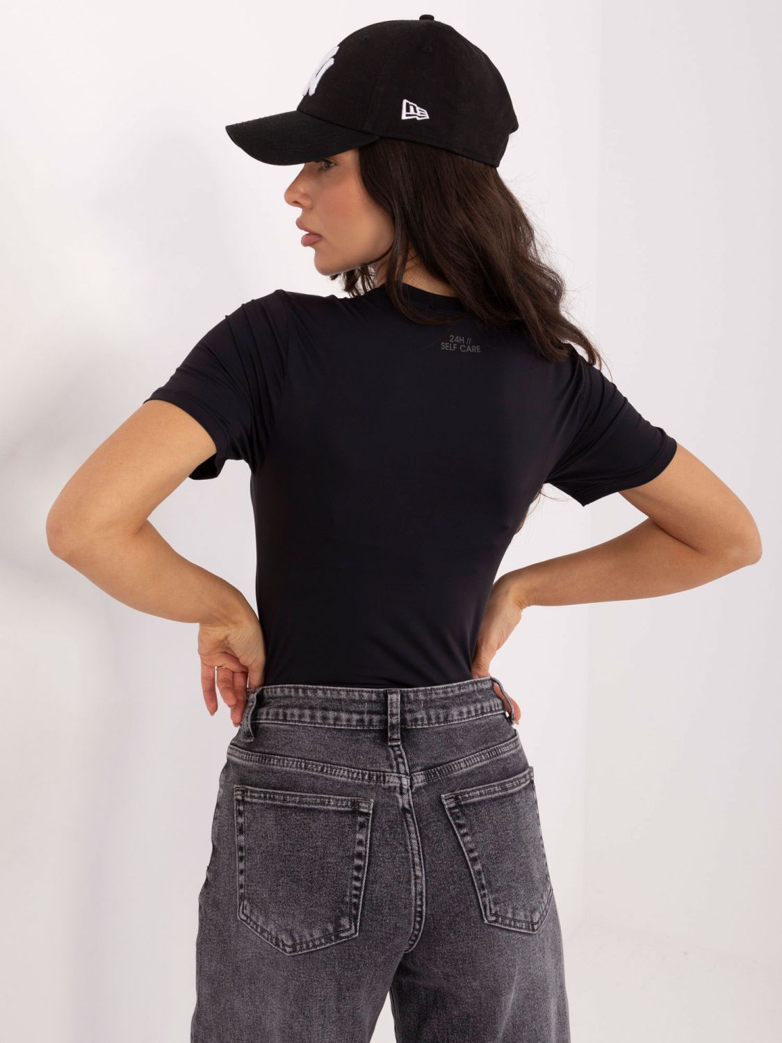 Blusa nera liscia a manica corta