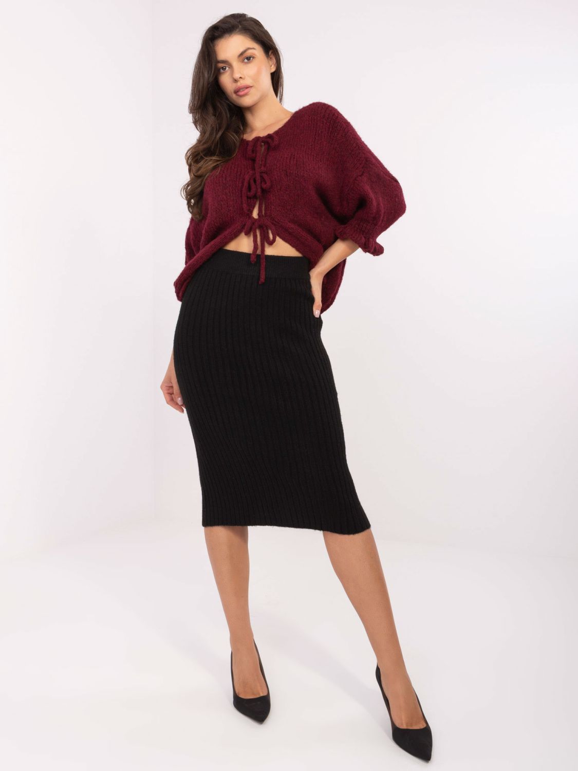 Elegantna crna midi suknja