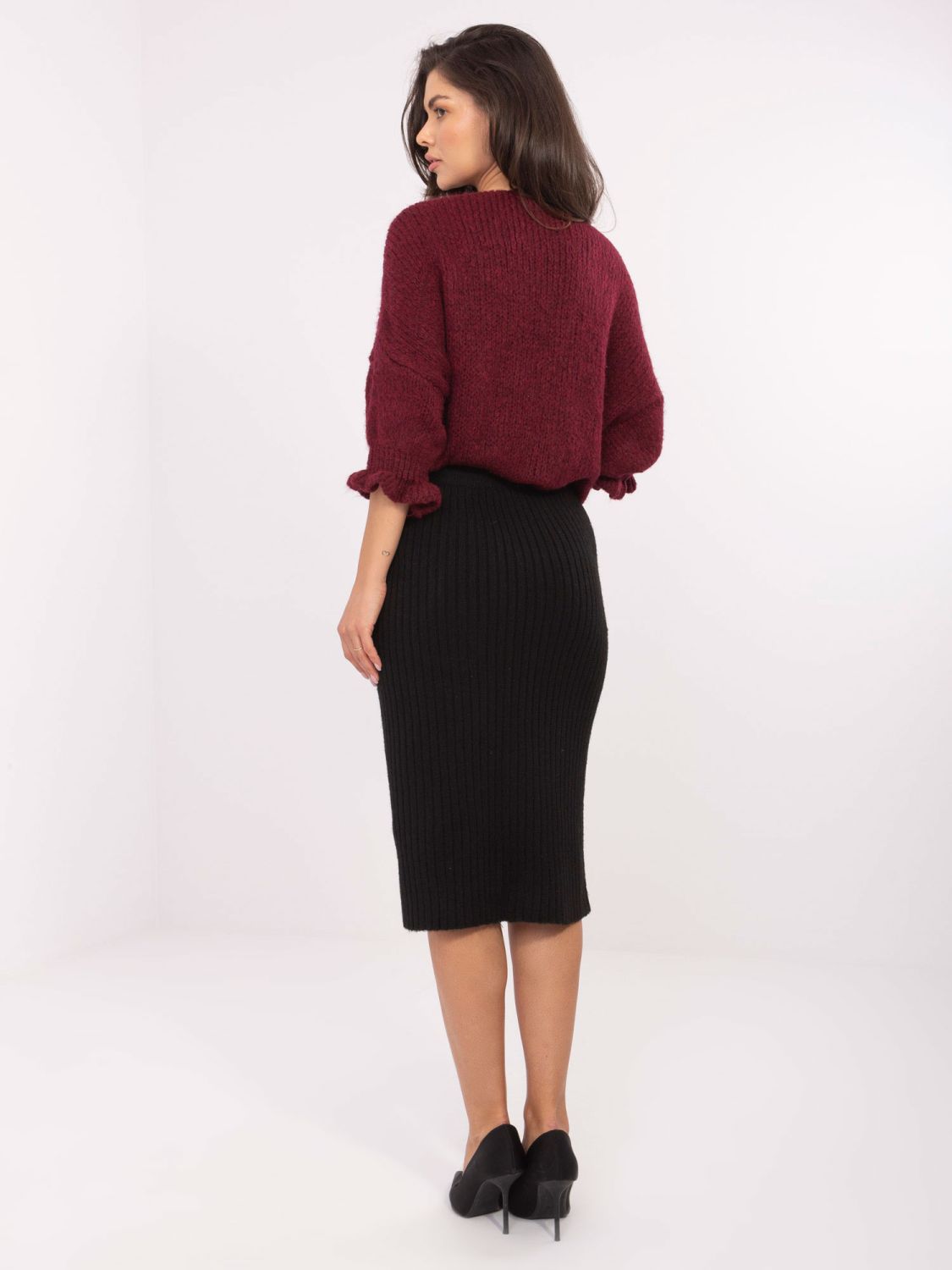 Elegantna crna midi suknja