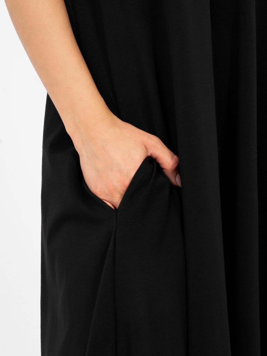 Abito estivo nero maxi con scollo a V e tasche